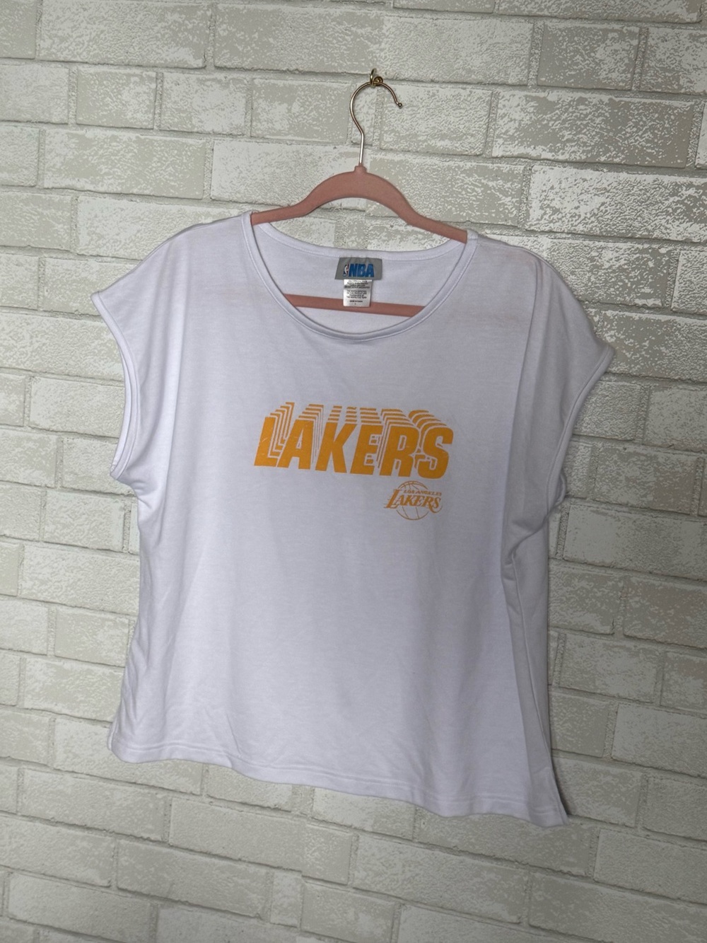 🏃‍♀️🏓🛼🌸👟☀️🥥
NBA Women's White Tee with Gold Lakers Logo